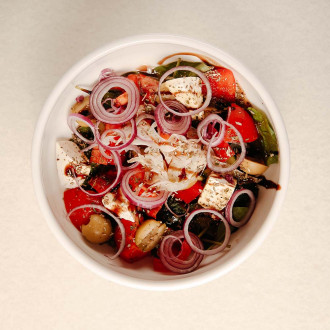 Грецький салат зі шпинатом